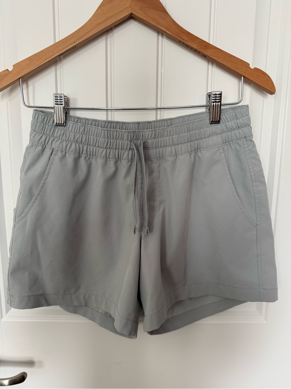 Field & Stream Women's Light Gray Outdoor Shorts